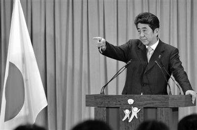 17日，東京自民黨總部大樓，安倍晉三勝選后召開新聞發(fā)布會。