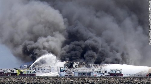 生還者講述墜機：空乘被甩到機尾 頭撞向天花板