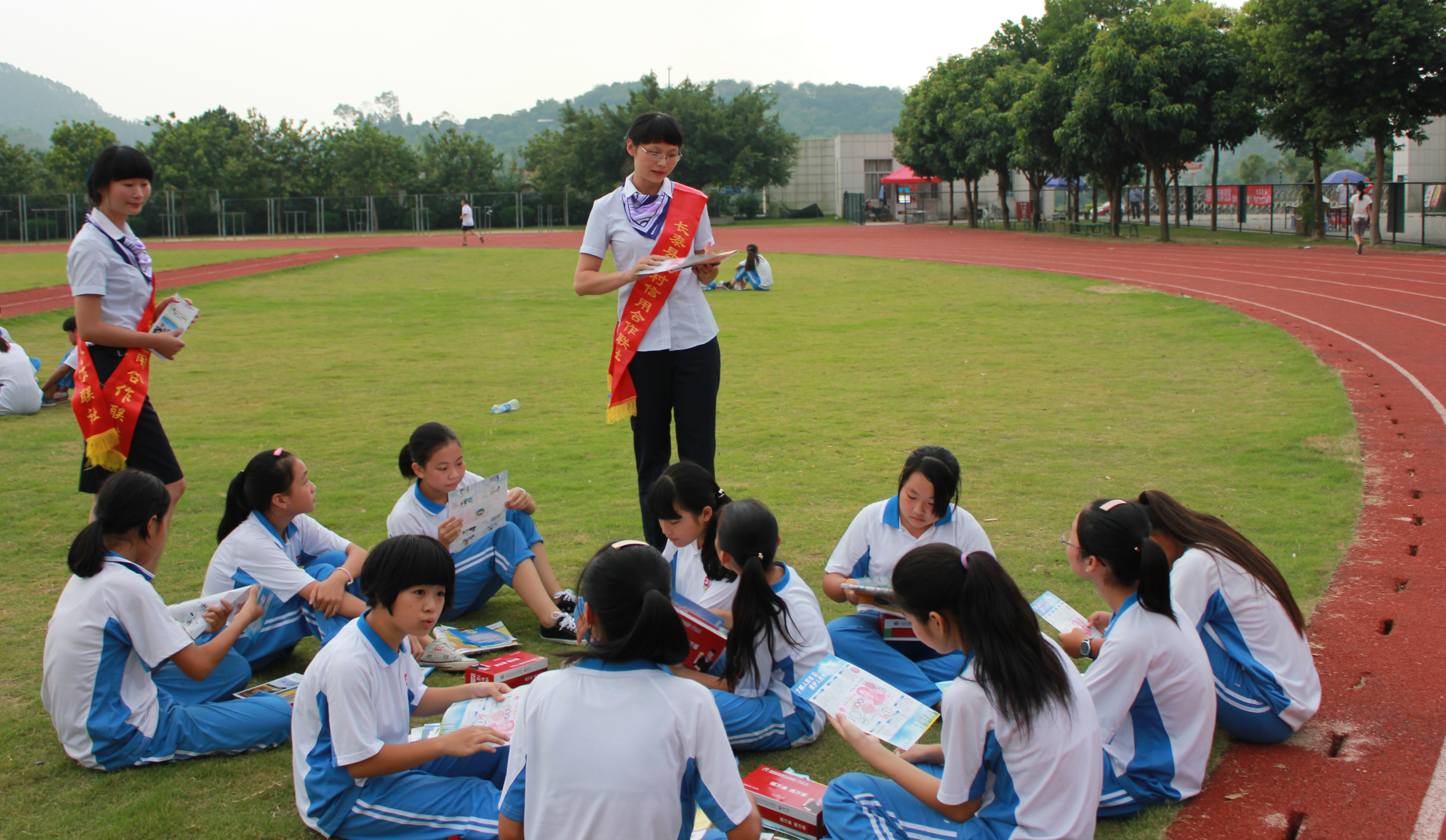 長(zhǎng)泰進(jìn)校宣傳新版100元人民幣.jpg